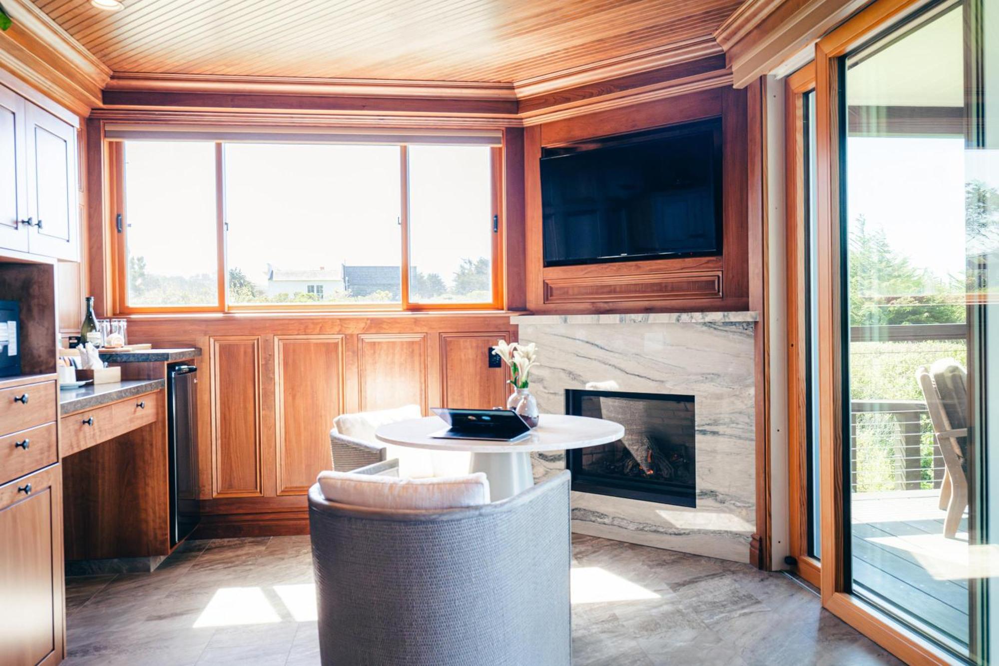 Sacred Rock Inn Elk Екстериор снимка