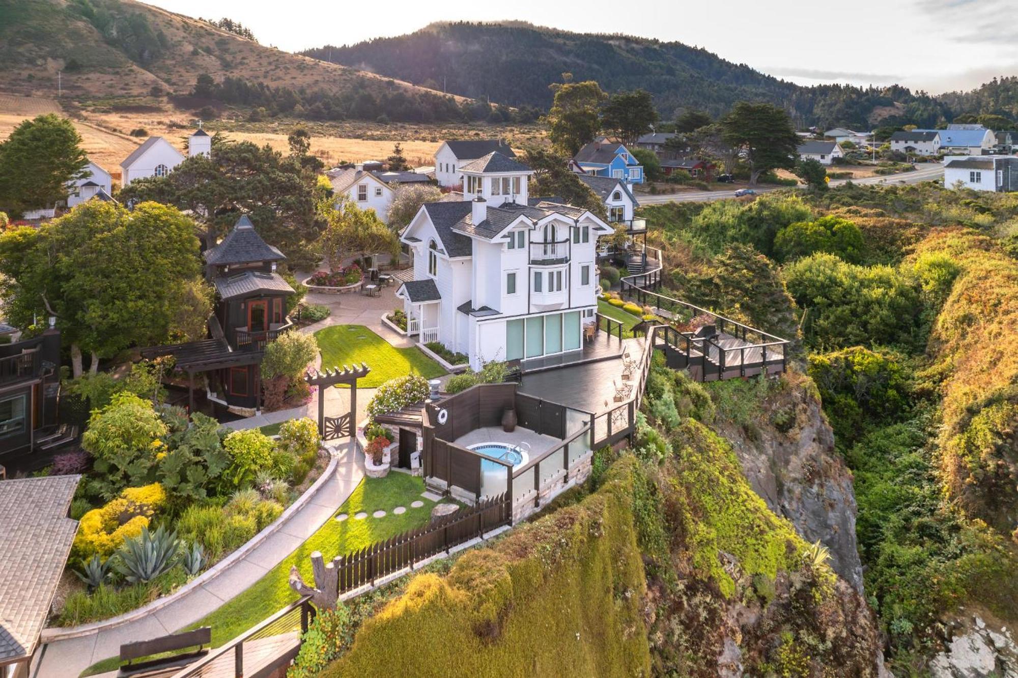 Sacred Rock Inn Elk Екстериор снимка